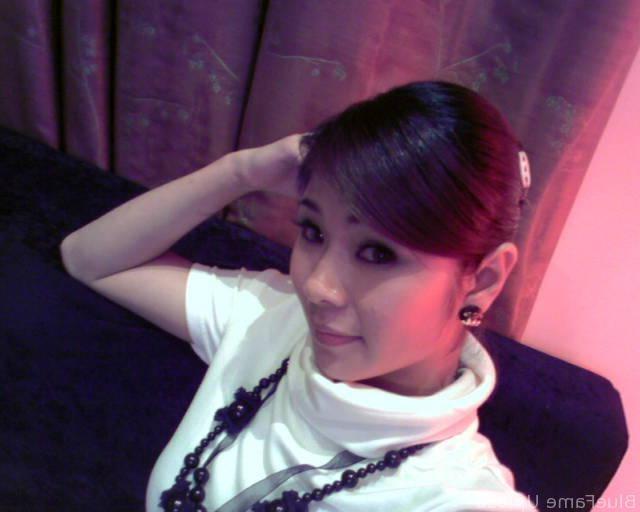 16P A photo compilation of various sexy Asian cuties