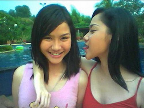 16P A collection of pairs of sexy Asian babes