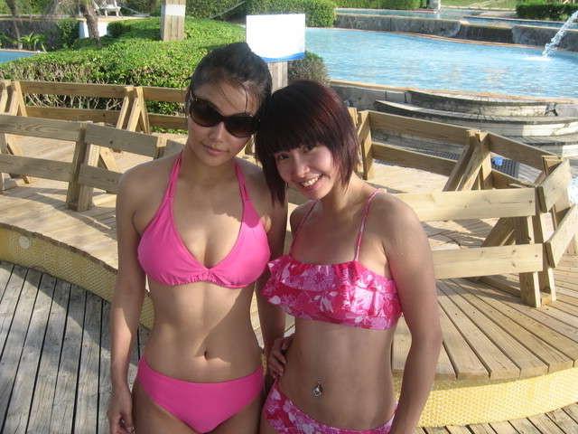 16P A collection of pairs of sexy Asian babes