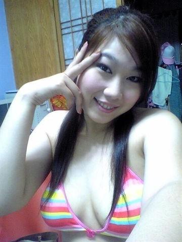 18P Japanese cutie named Toshu takes delicious cleavage selfpics