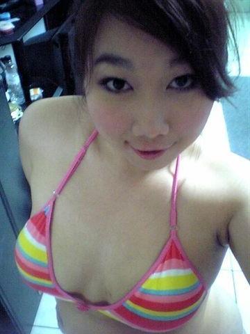 18P Japanese cutie named Toshu takes delicious cleavage selfpics