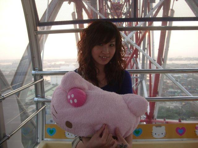 16P Innocent teen stripping on a Hello Kitty ferris wheel