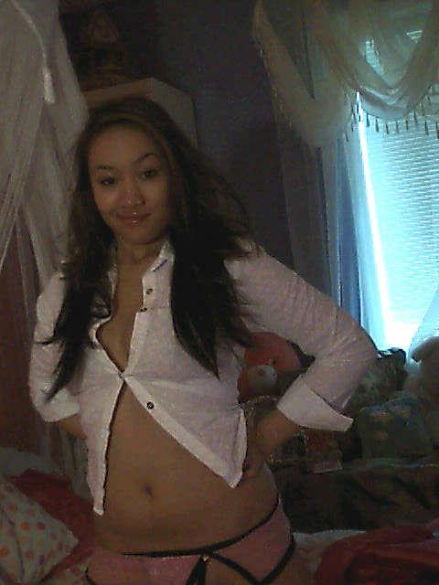18P A really sexy and curvy Asian hottie with nice tits bares them for the camera