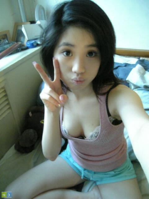 16P A collection of hot Asian babe pics