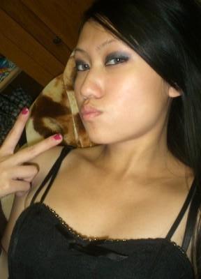 14P Asian girl with really hot body taking selfpics