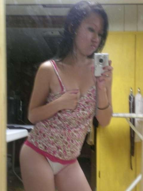14P Asian girl with really hot body taking selfpics
