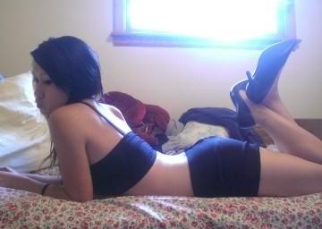 14P Asian girl with really hot body taking selfpics