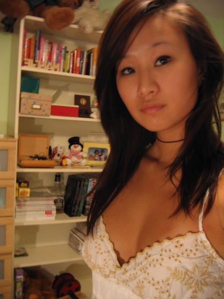16P A collection of photos from sizzling Asian hotties