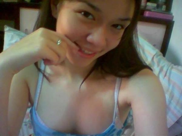 16P A collection of photos from sizzling Asian hotties