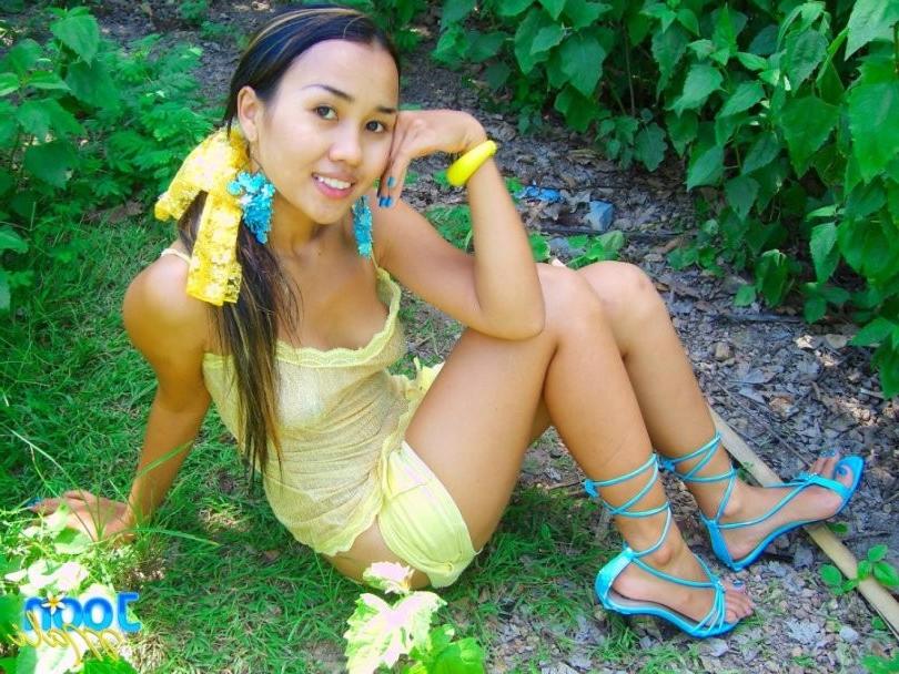 16P thai sweety gets naughty in the jungle