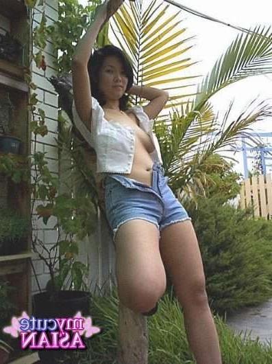 15P Hairy japanese shows her natural boobs here