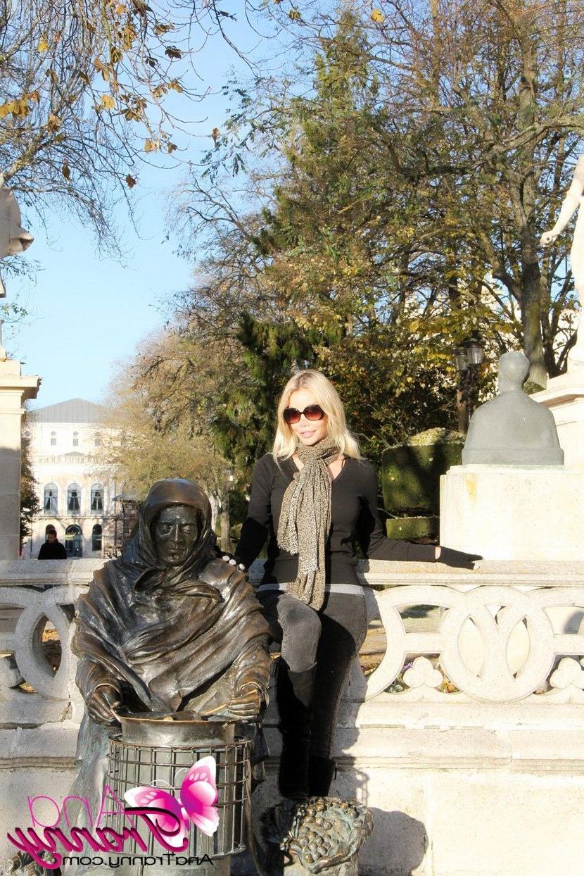 12P Busty blonde shemale outdoors in public showing her nice ass