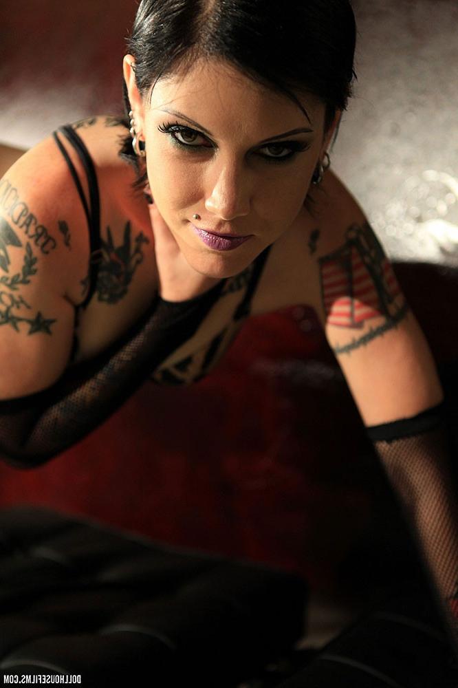 15P Tatted punk babe Cadence St. John bares it all
