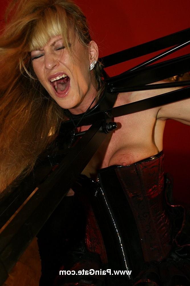 18P Hard torturing of a slavegirl
