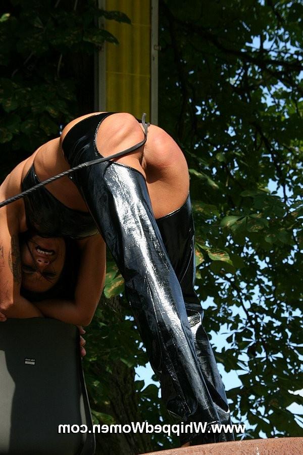 17P Juicy bare ass gets whipped