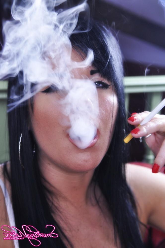 16P Glamourous girl Michelle Hush smokes a long Rothman 120 cigarett