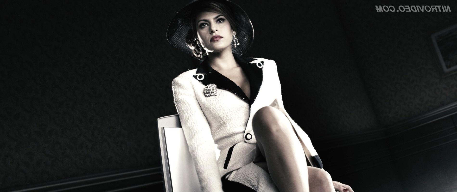 15P Sexual brunette Eva Mendes posing nude in the cinema in_The Spirit