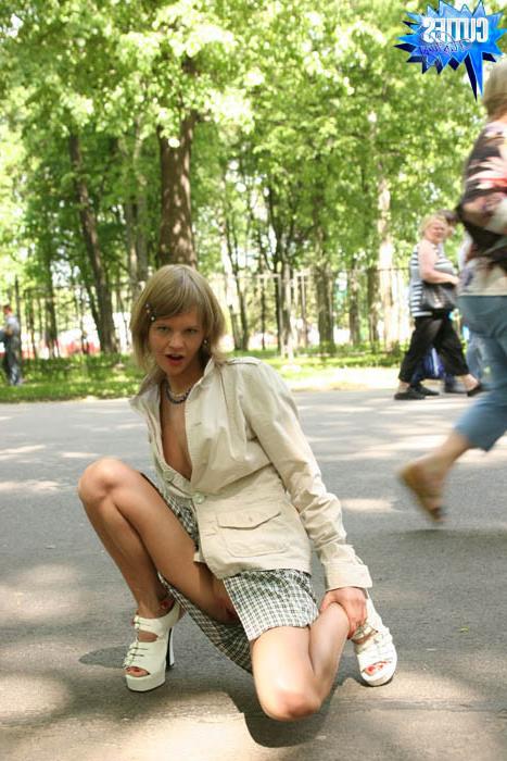 16P Raunchy teenage hottie goes for a nude walk