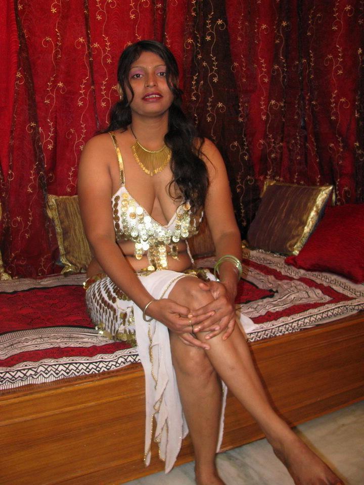 15P Busty indian babe