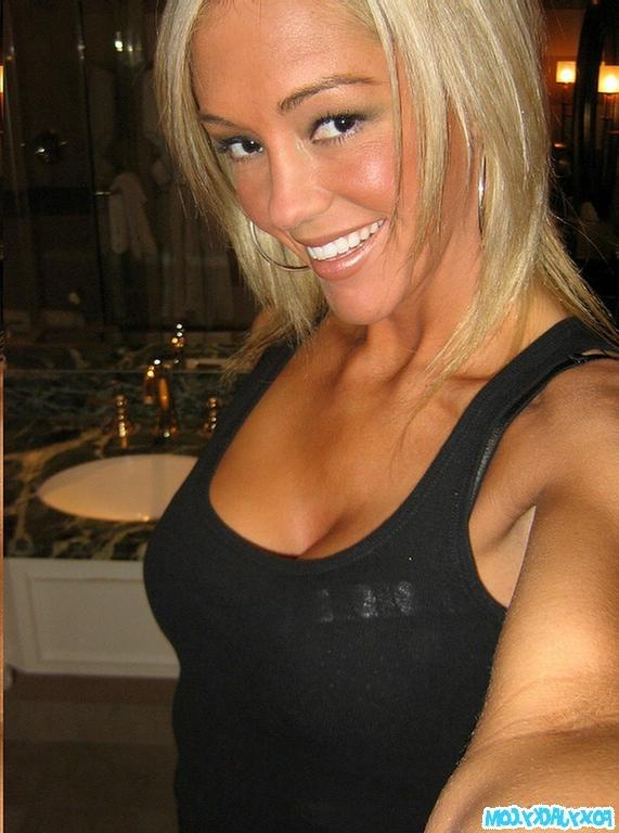 16P Foxy Jacky shows her big juicy silicone tits and her yummy ass
