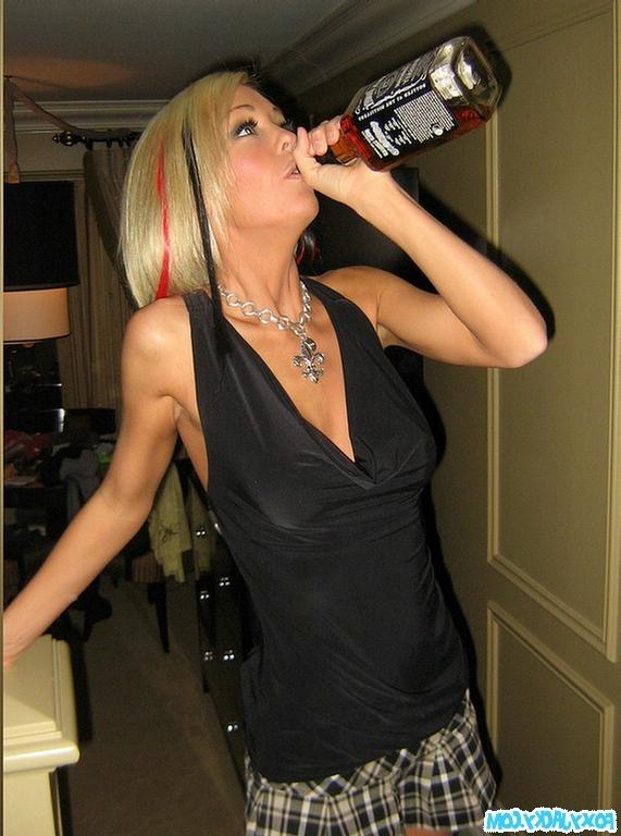 16P Foxy Jacky shows her big juicy silicone tits and her yummy ass