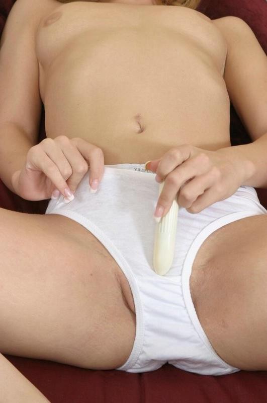 16P Single sleepy teen fingering her juicy pussy hard