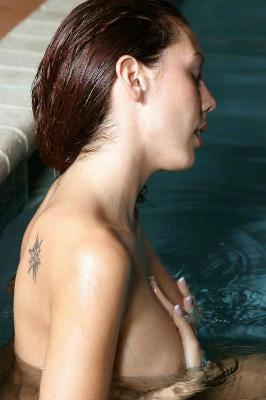 16P Juicy mature fingering pussy hard in the pool