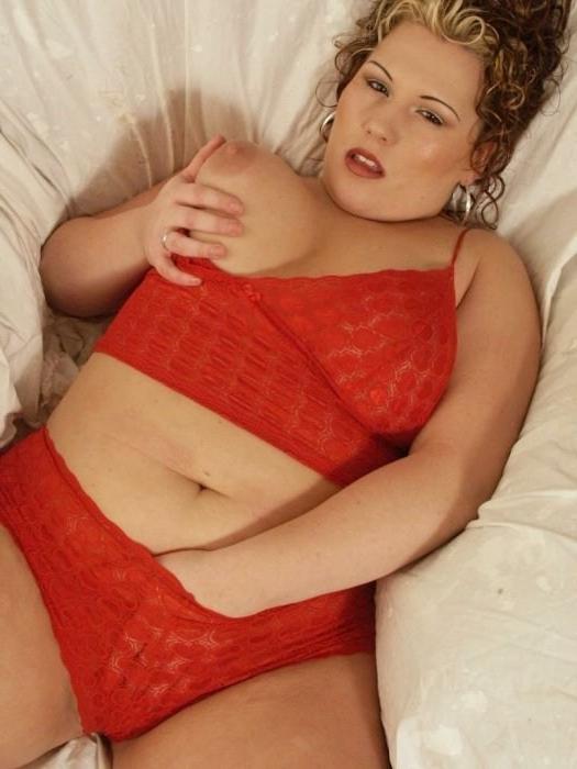 17P Chubby blonde in sexy red lingerie teases and spreads her ass