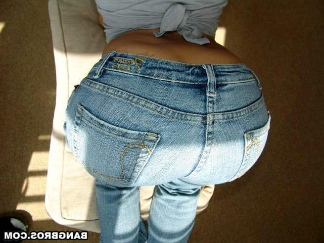 15P Hot latina uncovers her awesome juicy ass