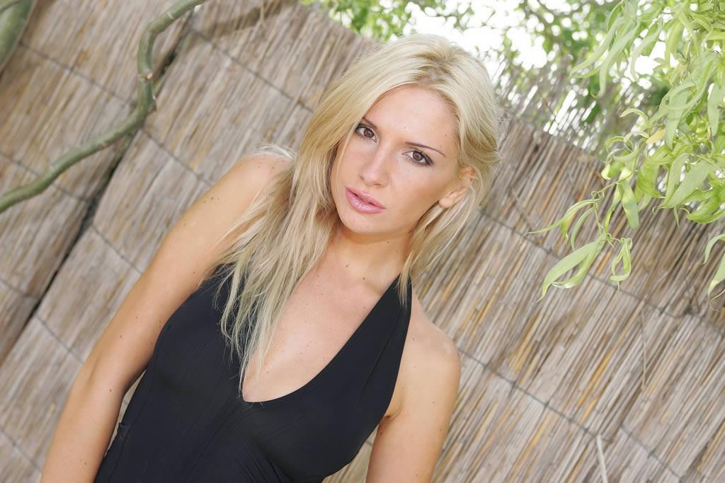 18P Beautiful blonde shows her juicy pussy outdoors