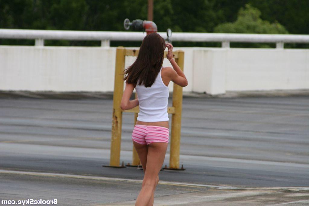 15P teen hottie brooke skye going for a jog topless