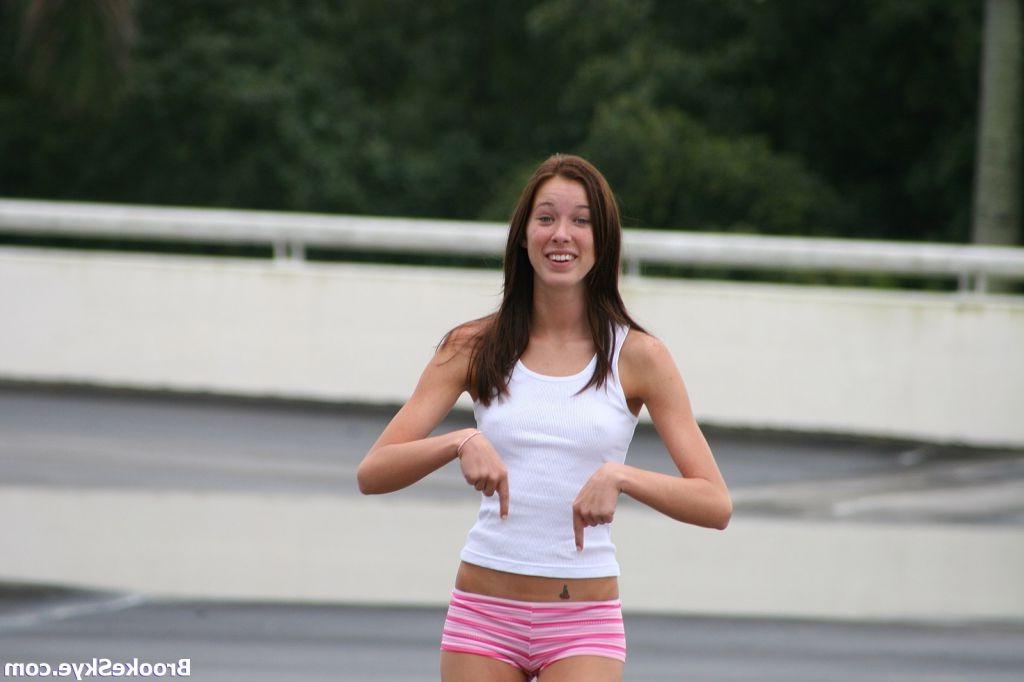 15P teen hottie brooke skye going for a jog topless
