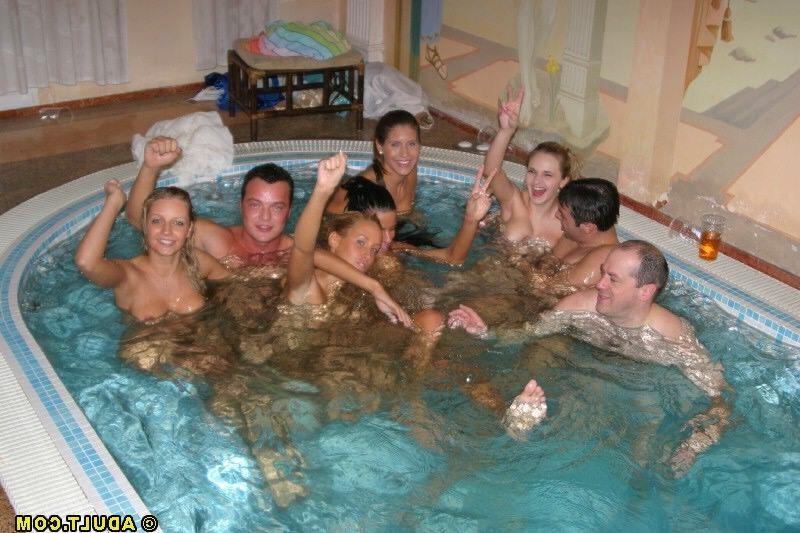 15P Drunken sorority sluts getting nasty at the pool