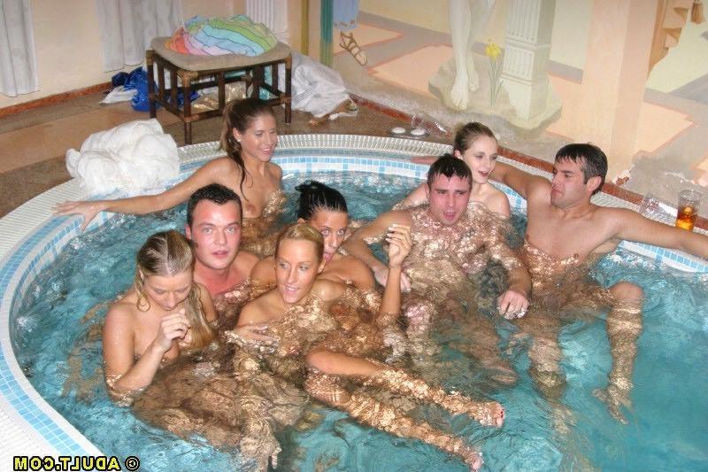 15P Drunken sorority sluts getting nasty at the pool