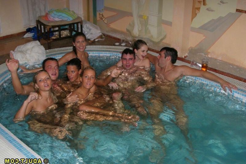 15P Drunken sorority sluts getting nasty at the pool