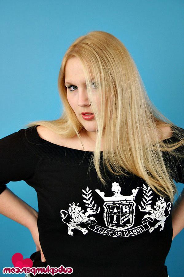 16P Chubby blonde strips out of her plaid mini skirt