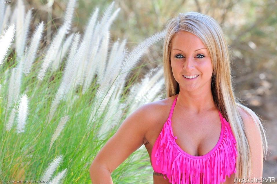 16P Melissa outdoor fetish play