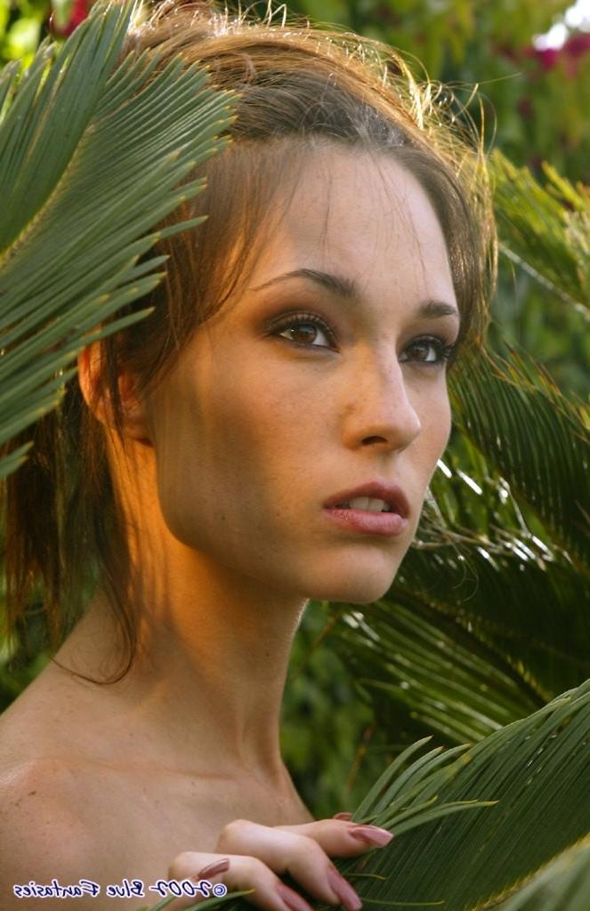 18P Elle is a delicate flower in the jungle