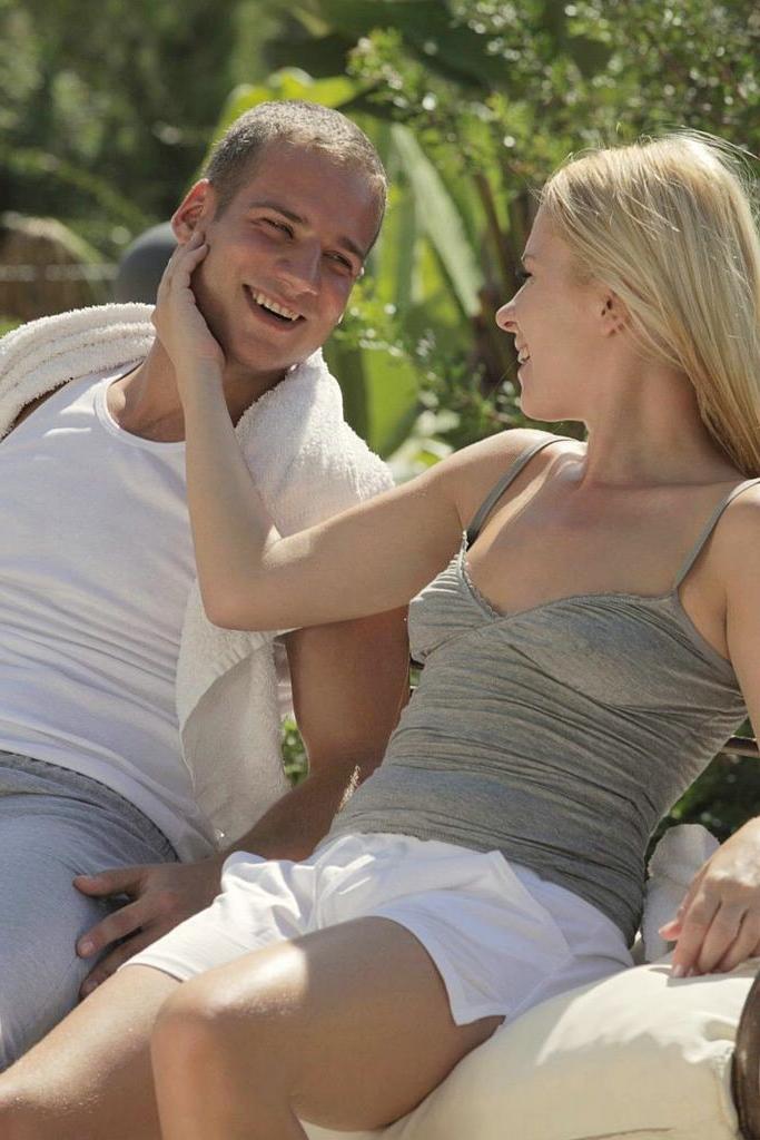 16P Jogging couple takes a break and fucks on public bench