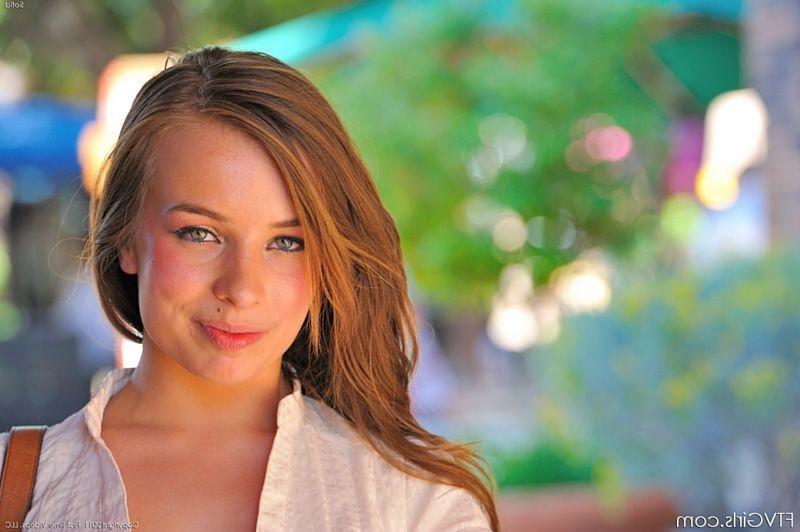15P Sofia Sutra flashes tiny tits in public and masturbates
