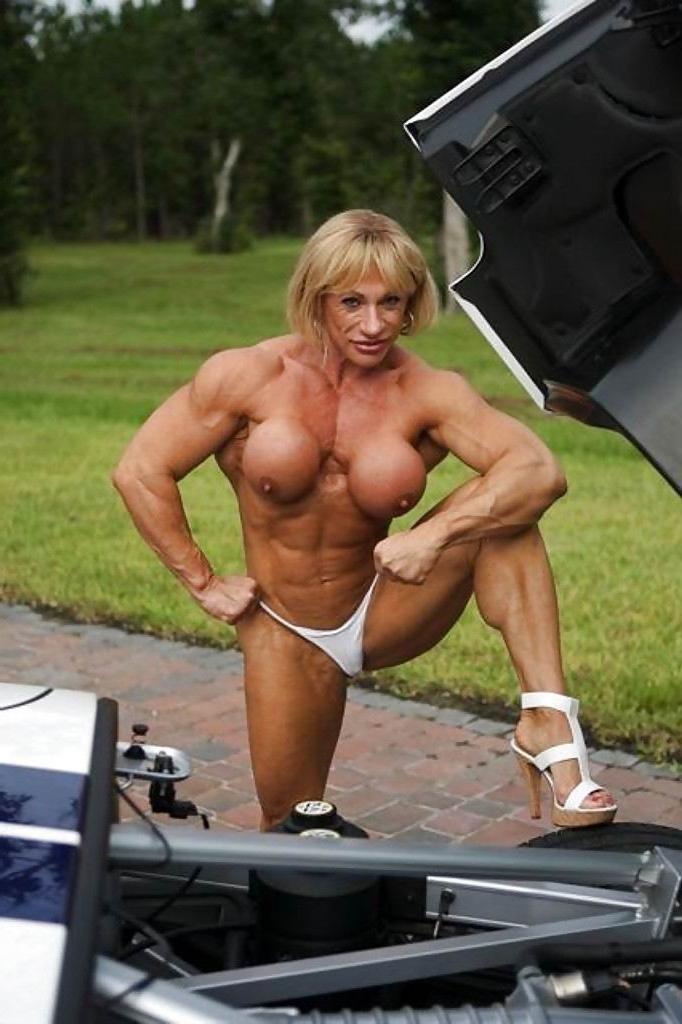 15P Hot female bodybuilders with huge muscles