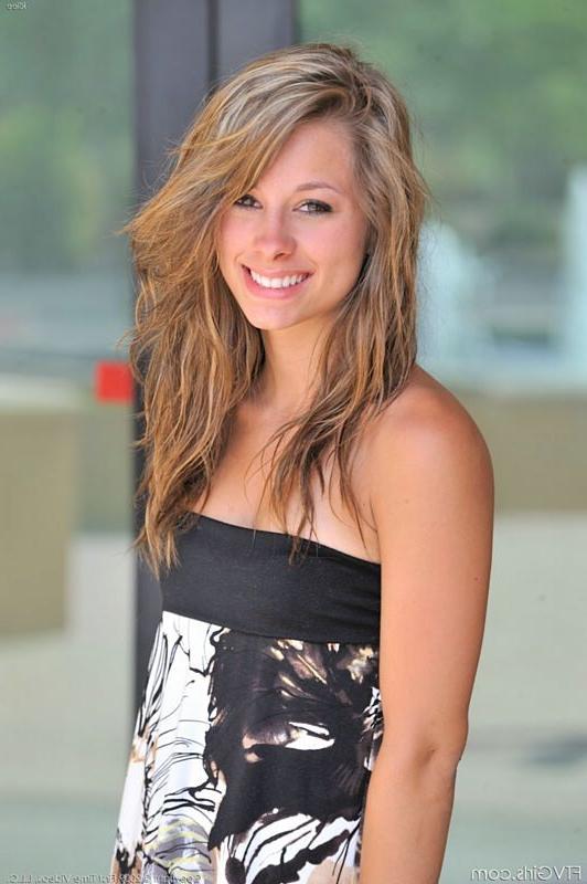 15P Super cute teen flashes her ass at outdoor fountain