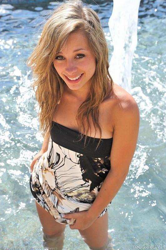 15P Super cute teen flashes her ass at outdoor fountain