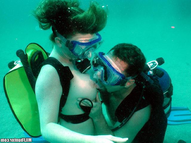 12P Amazing underwater pics of hot milf getting fucked while scuba diving