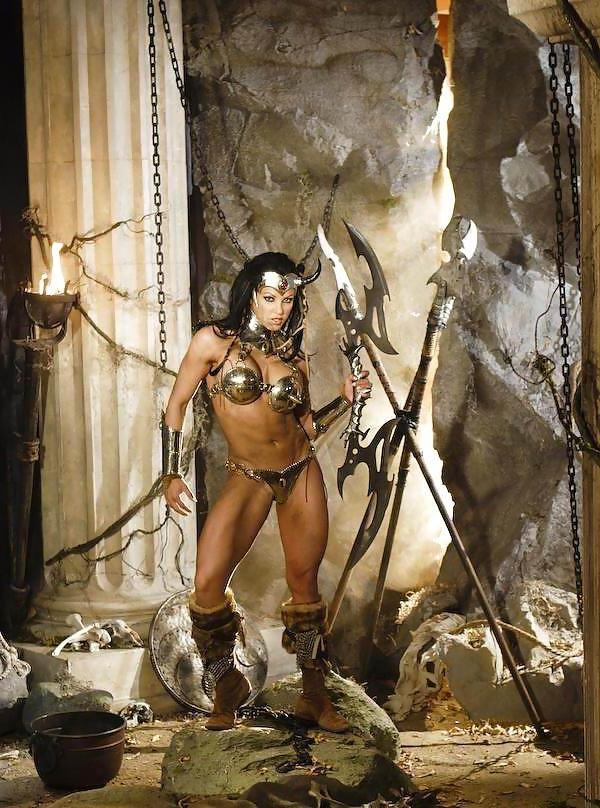 12P sexy muscular women showing off their muscles
