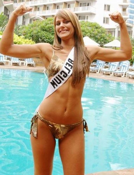 12P hardbody chix show off their gorgeous muscles
