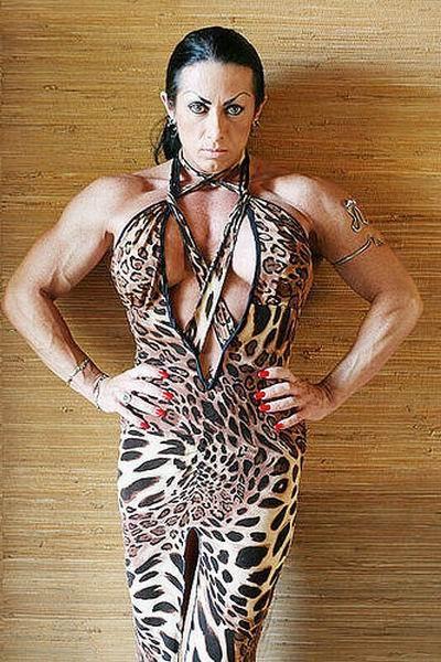 15P hot female bodybuilders showing off their muscles