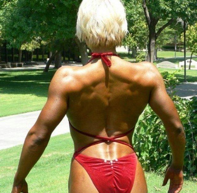 15P hot female bodybuilders showing off their muscles