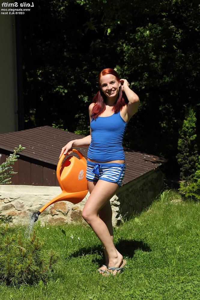 4P Redheaded Babe Spreads Pussy to Ram Yard Clippers 