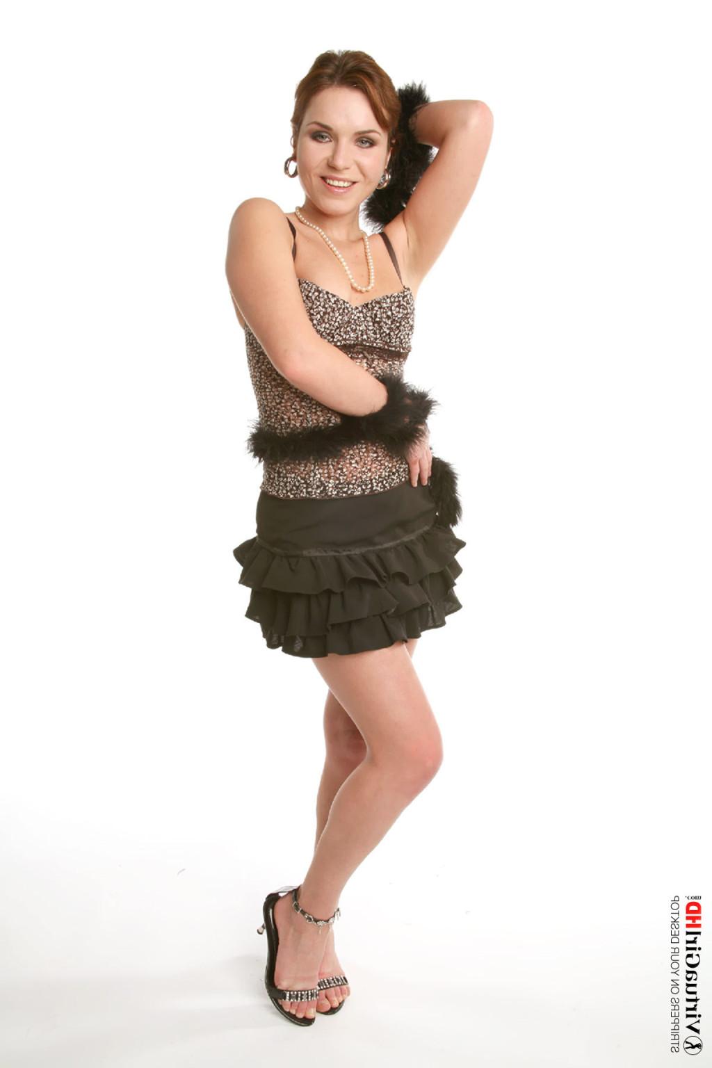 12P Stop watching pictures and get Lucie O stripping on your desktop